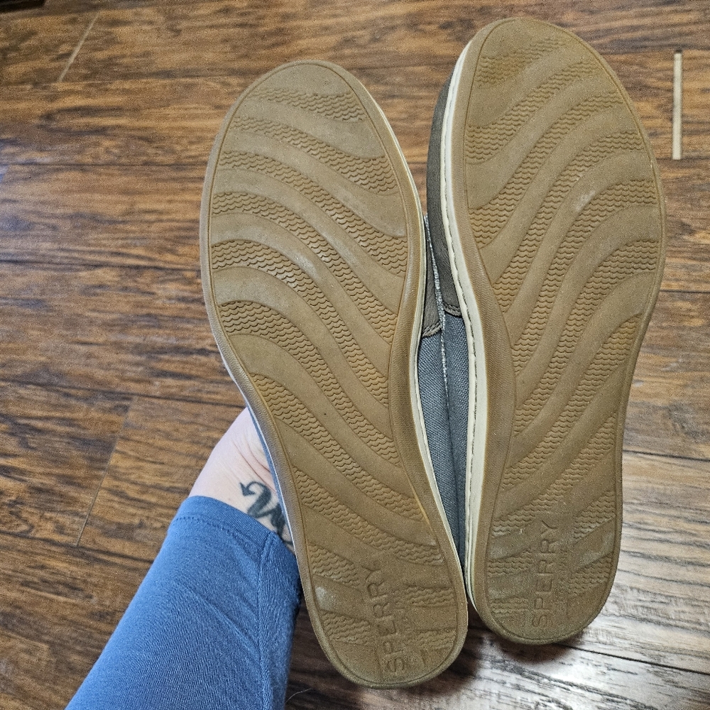 WOMANS SPERRYS, WORN ONCE. - Picture 2 of 6